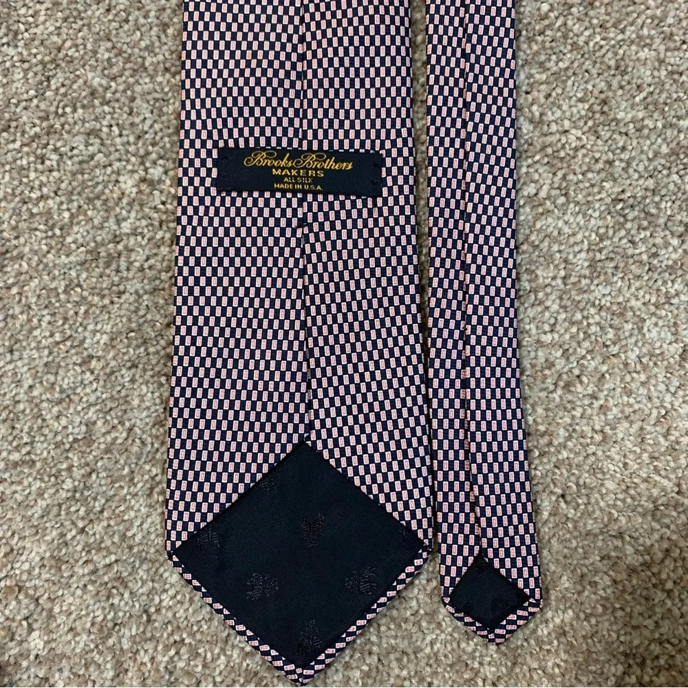 Brooks Brothers Makers Men’s Tie Navy Pink Checkered Geometric 100% Silk USA